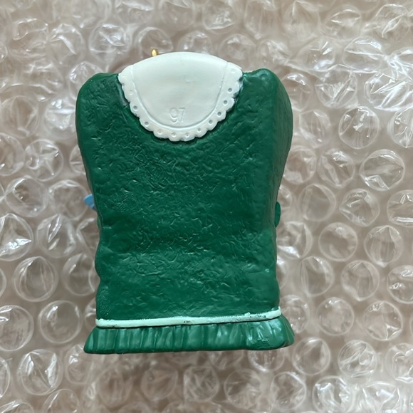 Hallmark “Waitin’ on Santa” Winnie the Pooh Keepsake ornament ©️Disney 1997 - Picture 10 of 15